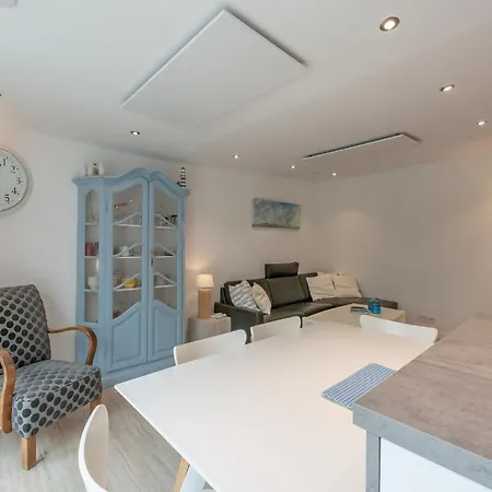 Holiday home With Fabulous Garden Sint Maartensvlotbrug