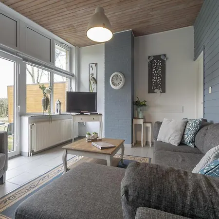Holiday home With Fabulous Garden Sint Maartensvlotbrug