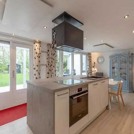 With Fabulous Garden Holiday home