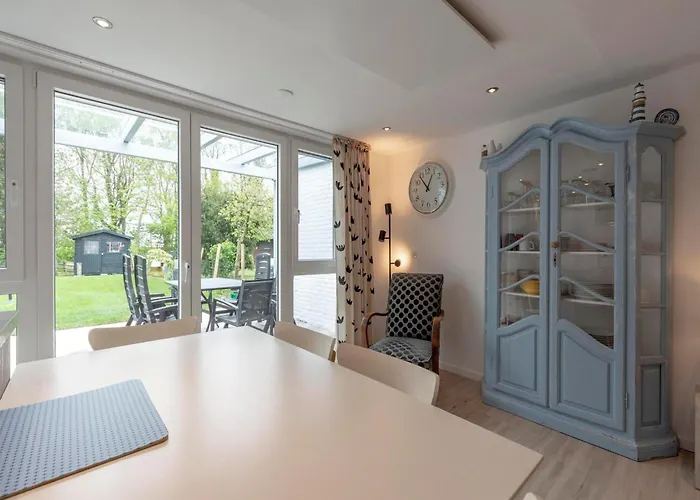 Дом отдыха Sint Maartenszee Garden Bliss