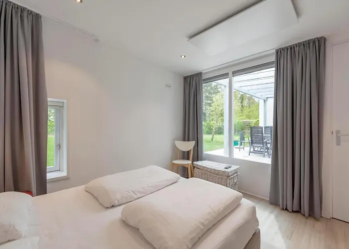 Дом отдыха Sint Maartenszee Garden Bliss Sint Maartensvlotbrug