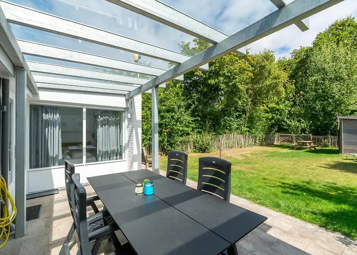 Дом отдыха Sint Maartenszee Garden Bliss *